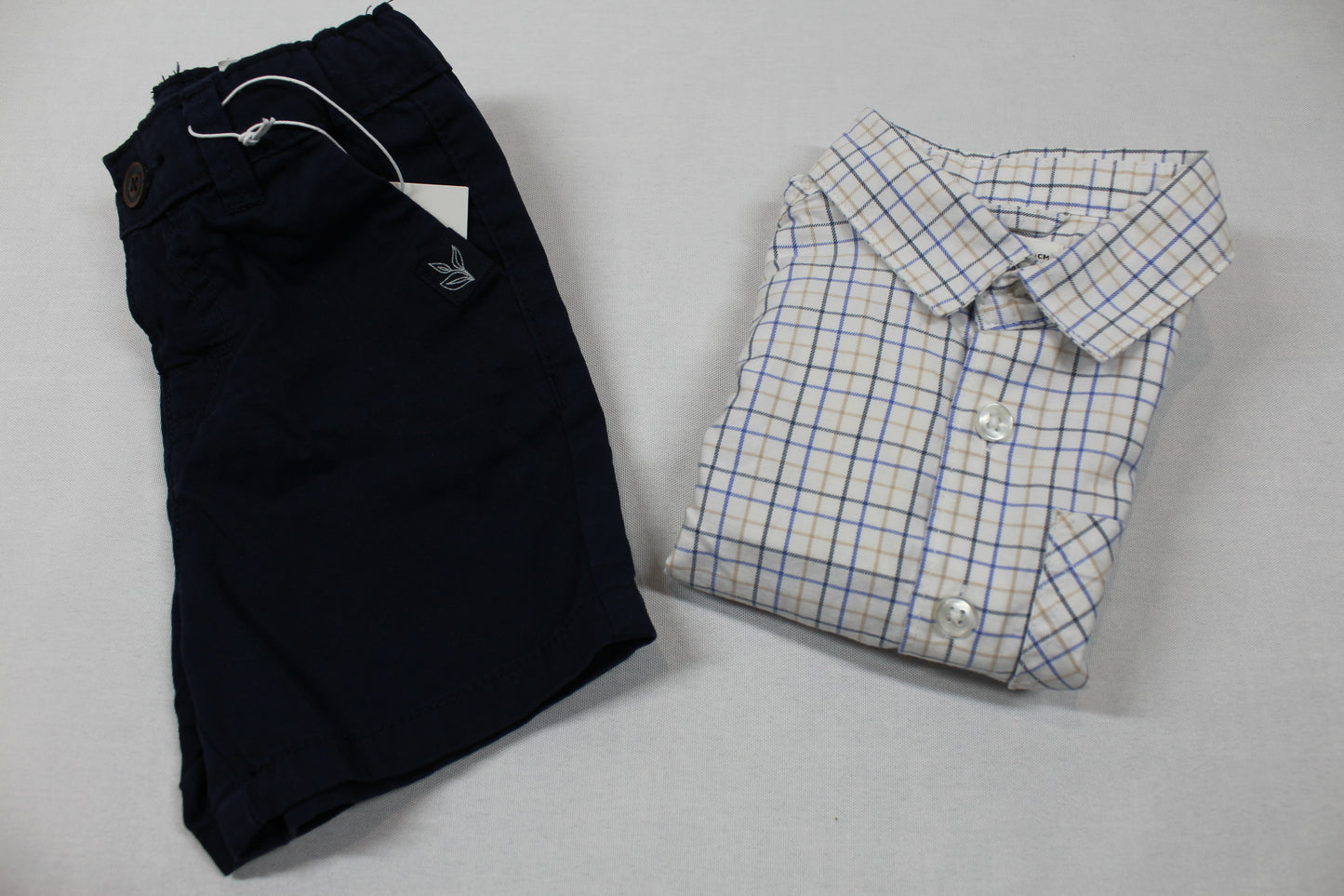Set kurze dunkelblaue Hose Weiß kariertes Langarm Hemd Jungs A-Ware 74/80