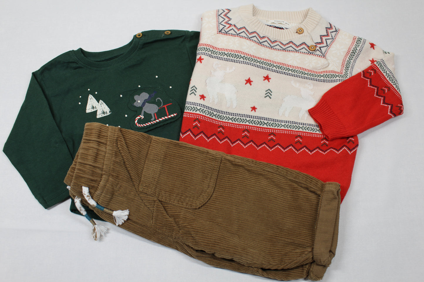 Set Wintermode Langarmshirt grün Strickpullover braune Korthose Jungs A-Ware 74/80