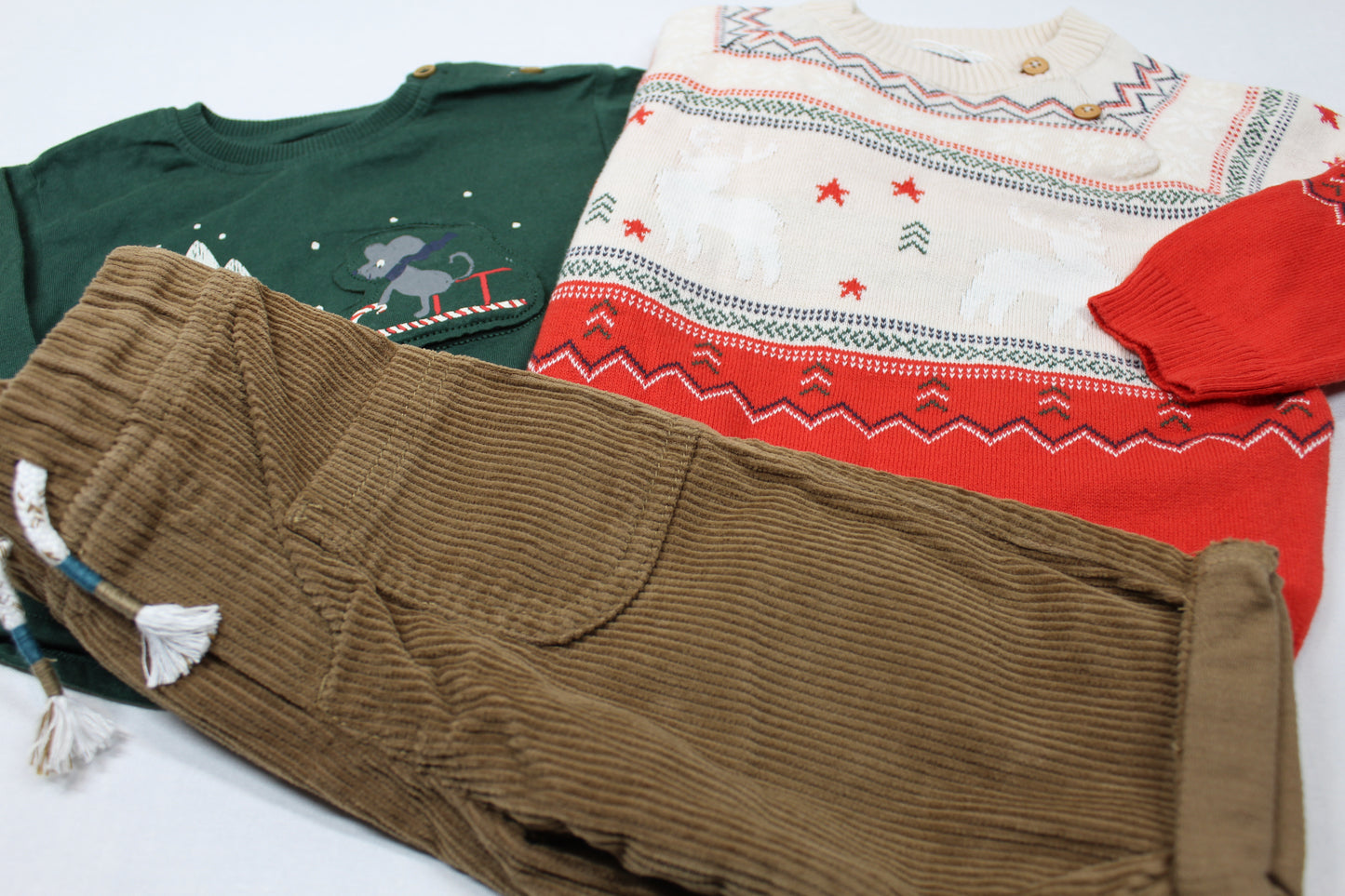 Set Wintermode Langarmshirt grün Strickpullover braune Korthose Jungs A-Ware 74/80