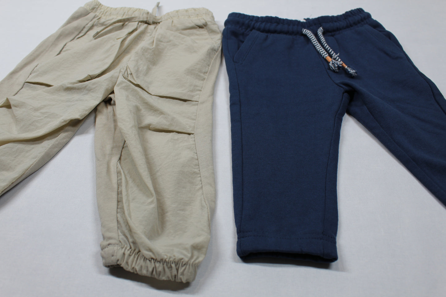Set leichte beige Hose blaue Jogginghose Jungs 74/80 A-Ware