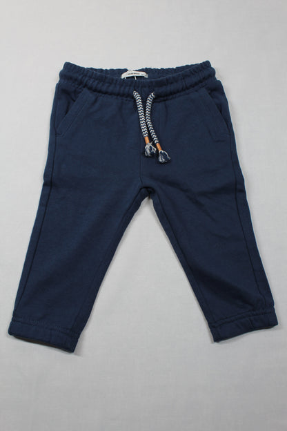 Set leichte beige Hose blaue Jogginghose Jungs 74/80 A-Ware