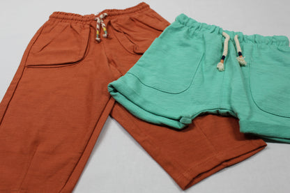 Set leichte rot-braune Hose kurze hellgrüne Short Jungs A-Ware Kids- Sommer 74/80
