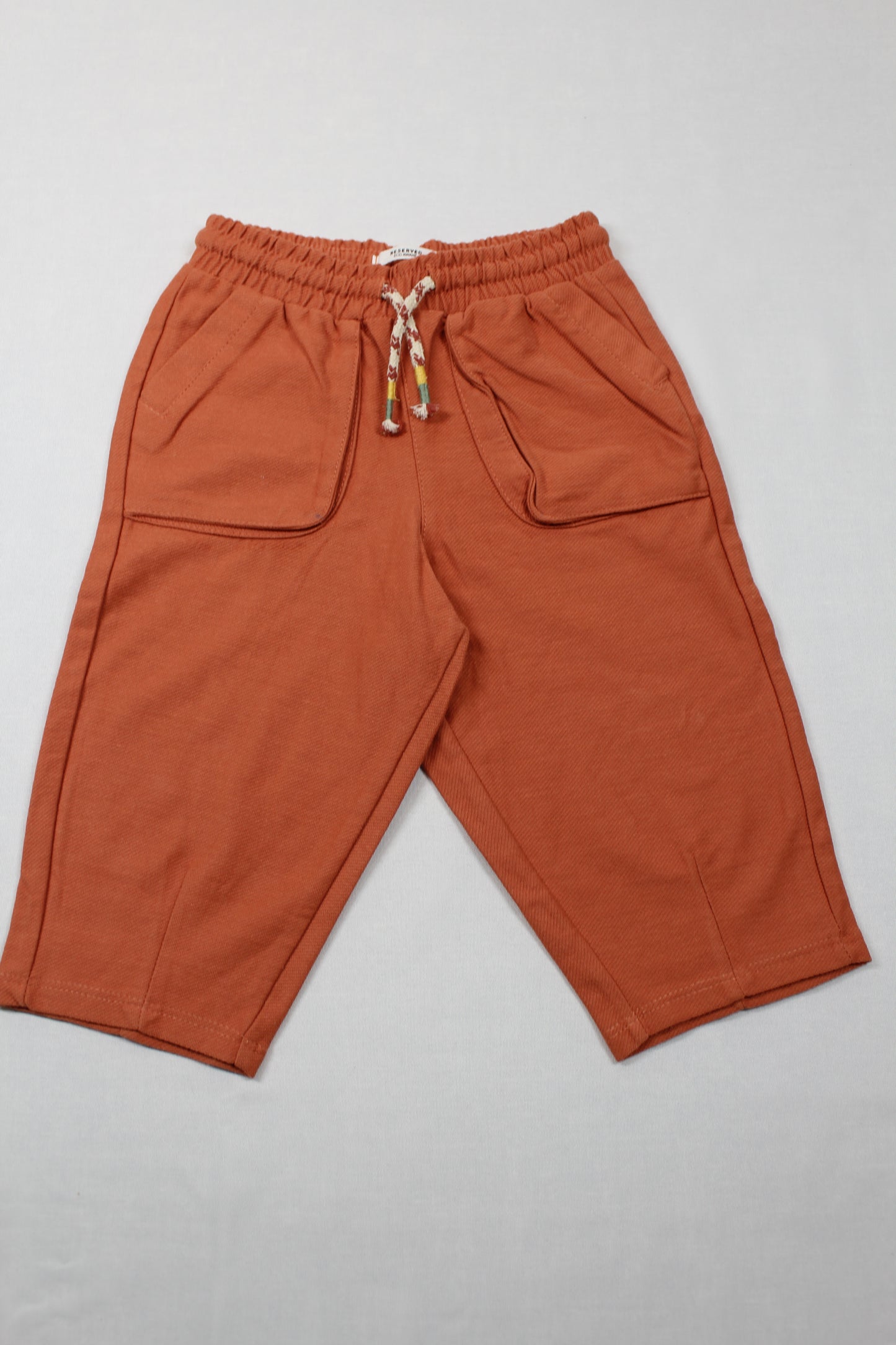 Set leichte rot-braune Hose kurze hellgrüne Short Jungs A-Ware Kids- Sommer 74/80