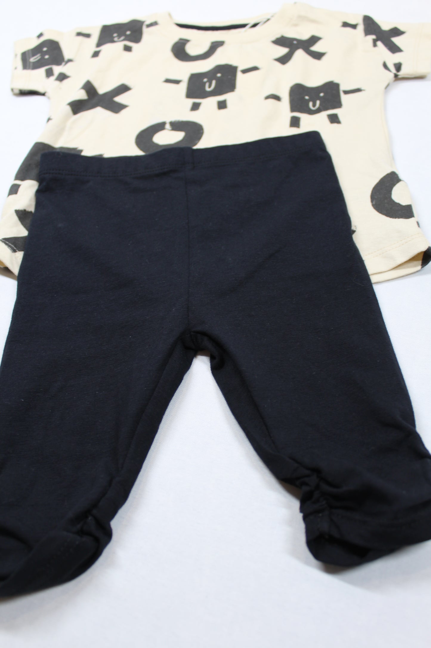 Set beige T-Shirt Motiv schwarze leichte Leggins Mädchen A-Ware Kids- Sommer 74/80