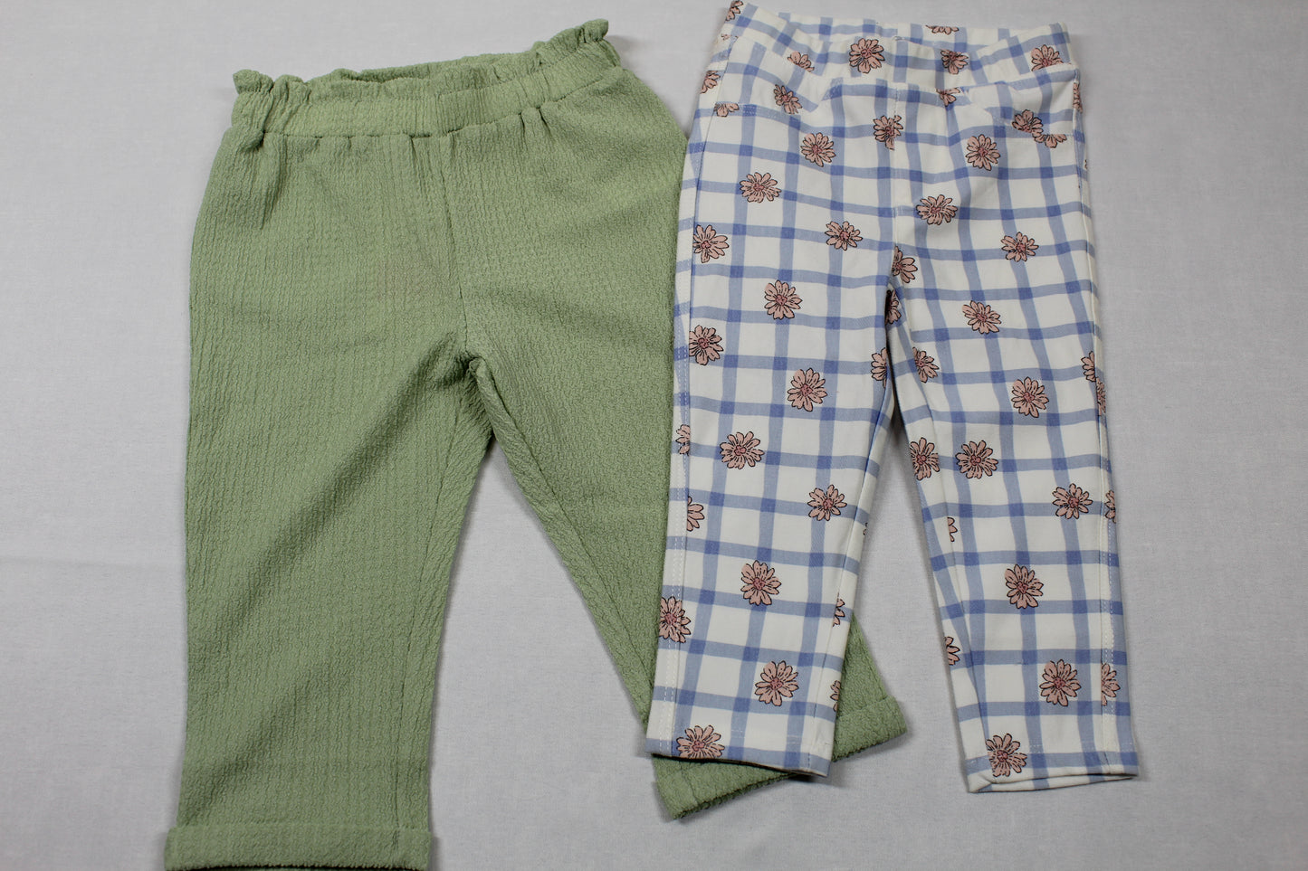 Set grüne zarte Hose Leggins Blumenmuster weiß -blau Mädchen A-Ware Sommer Kids 74/80