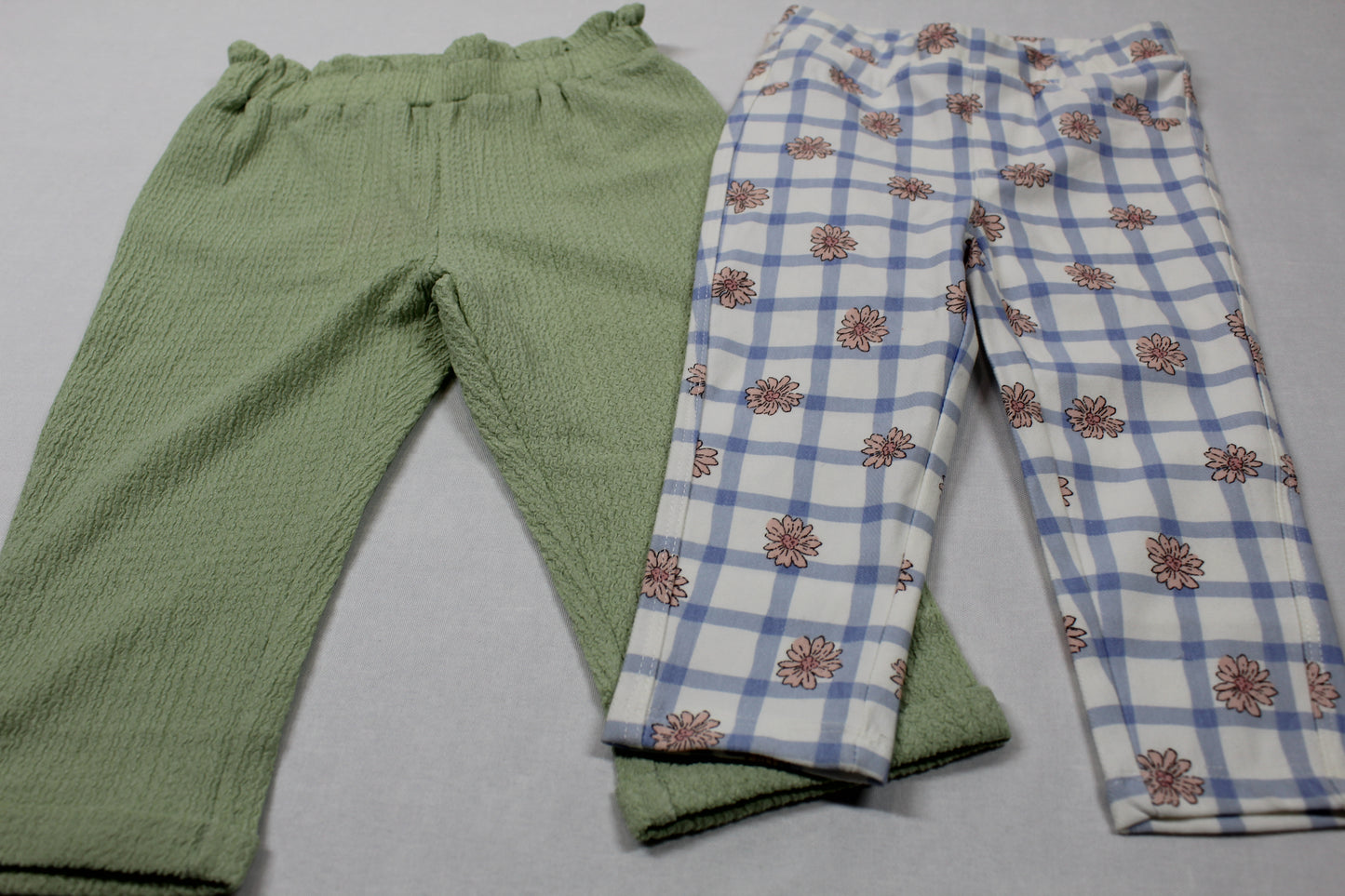 Set grüne zarte Hose Leggins Blumenmuster weiß -blau Mädchen A-Ware Sommer Kids 74/80