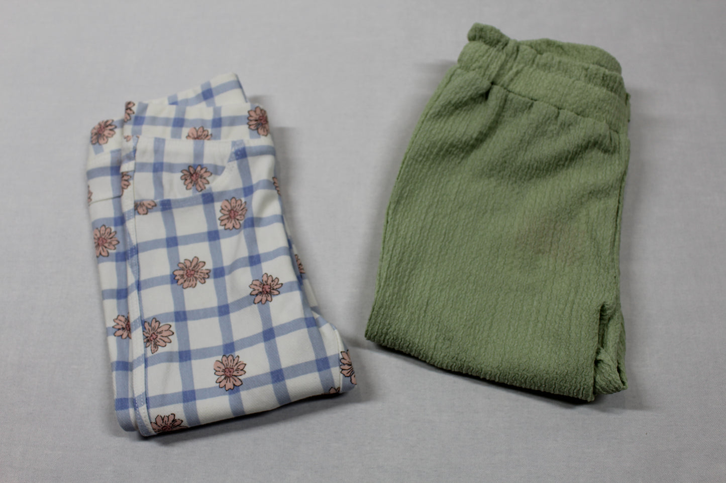 Set grüne zarte Hose Leggins Blumenmuster weiß -blau Mädchen A-Ware Sommer Kids 74/80