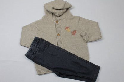 Set warme Strickweste Kapuze beige schwarze Jeans Kalte Tage Jungs 68/74 A-Ware 