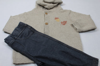 Set warme Strickweste Kapuze beige schwarze Jeans Kalte Tage Jungs 68/74 A-Ware