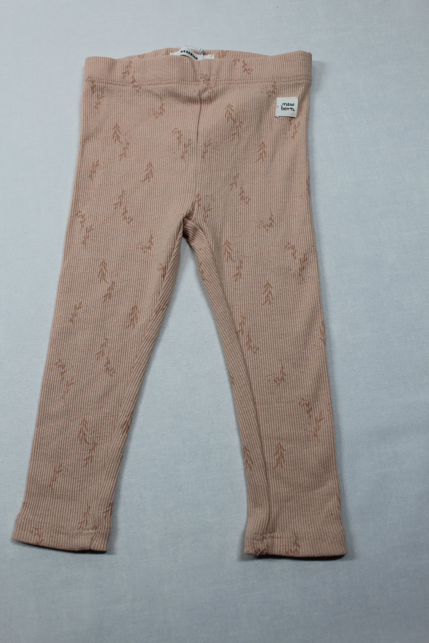 Set Body dunkelrosa weiße Strickweste hellbraune Leggins Mädchen A-Ware 68/74