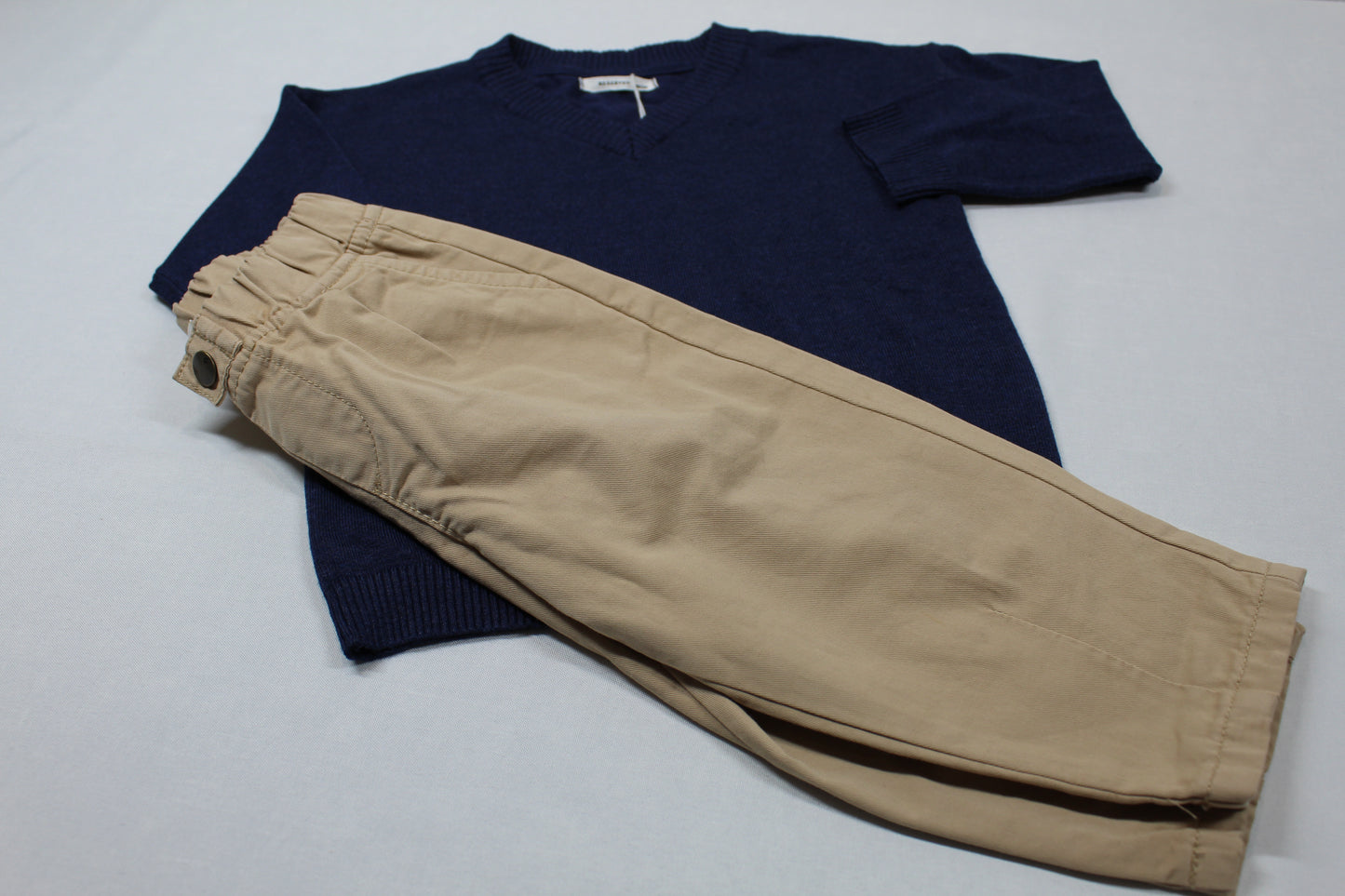 Set leichter dunkelblauer Pullover beige Hose Jungs Sommer Kids A-Ware 80/86