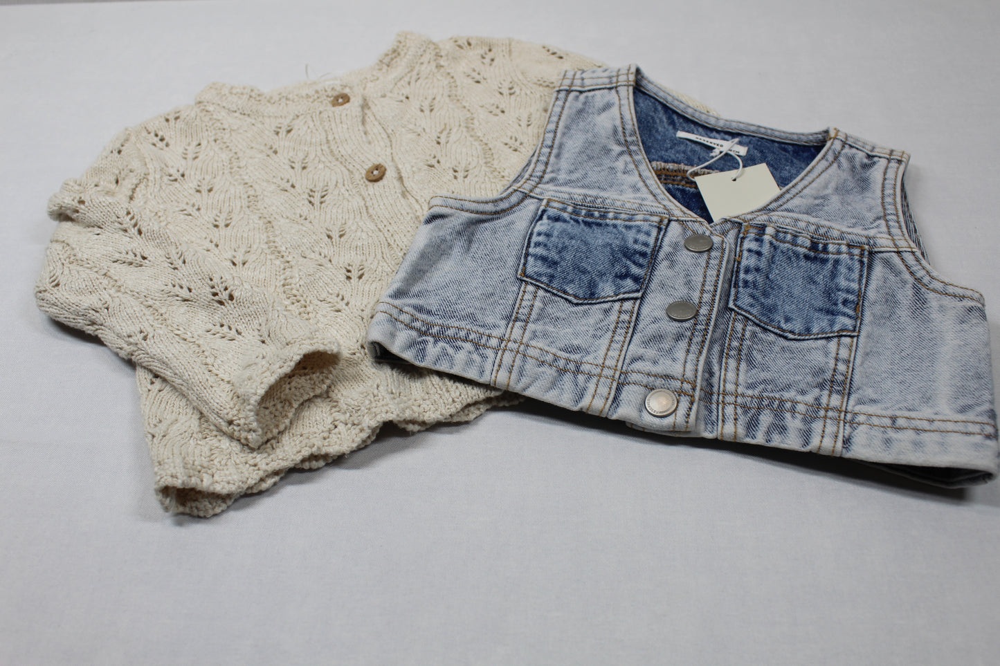 Set schöne leichte Strickweste Jeansweste kurz A-Ware Mädchen 80/86