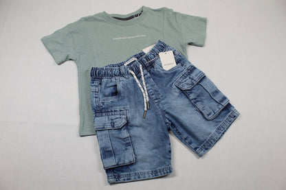 Set grünes T-Shirt kurze Bluejeans Jungs Sommerware 98/104
