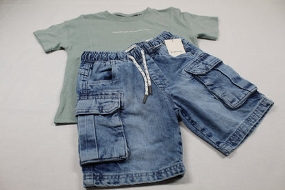 Set grünes T-Shirt kurze Bluejeans Jungs Sommerware 98/104