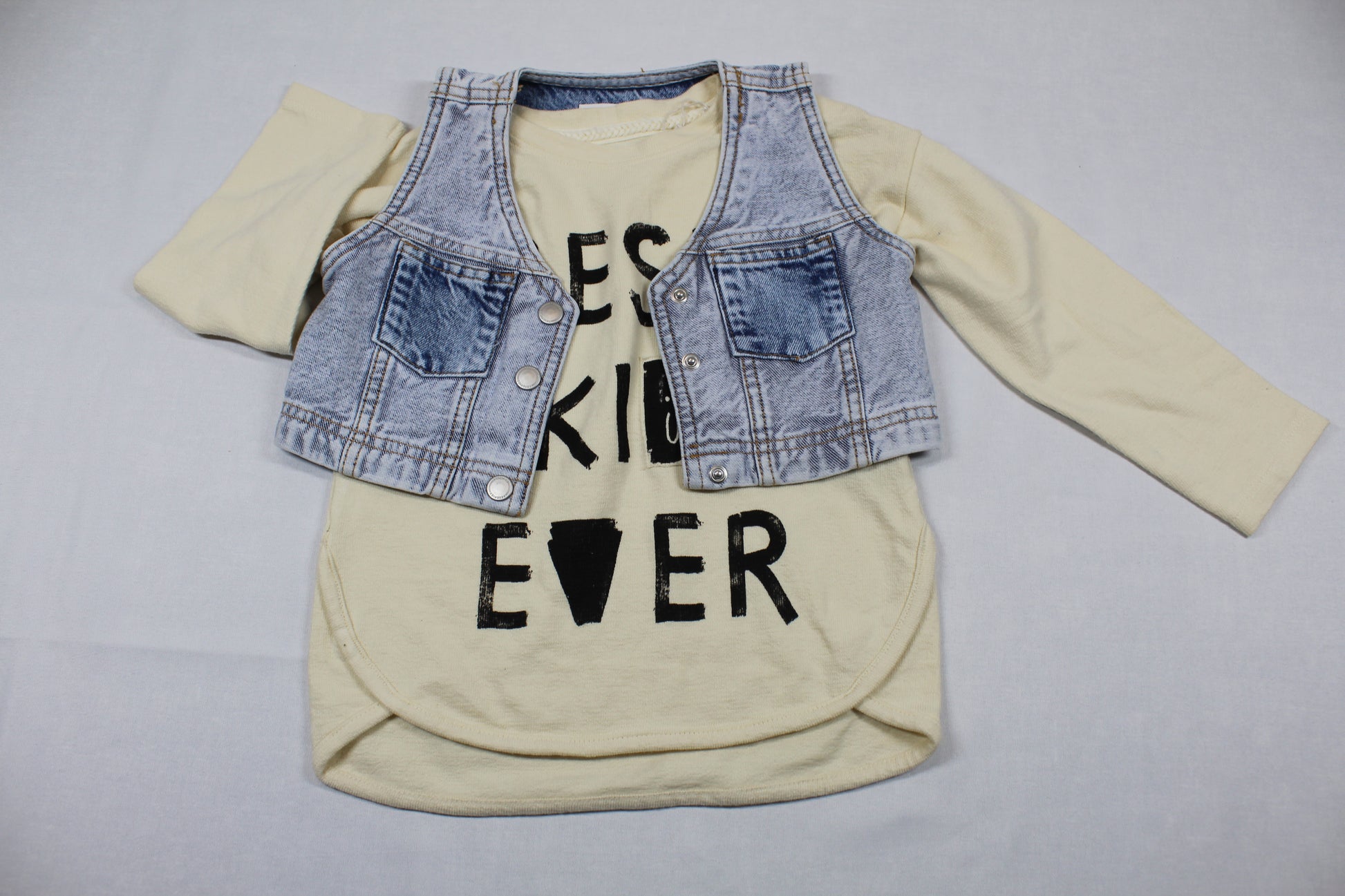 Set Jeansweste Langarmshirt Motiv Mädchen A-Ware 104/110