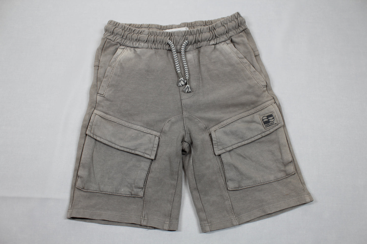 Set hellgraue Short schwarzes T-Shirt Jungs Sommerware A-Ware 110/116