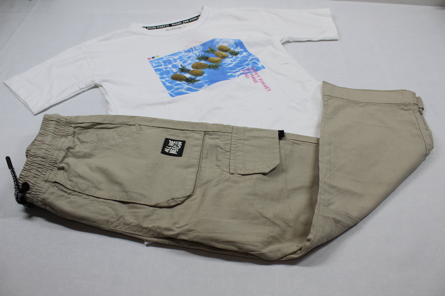 Set leichte Hose T-Shirt 122/128 Jungs